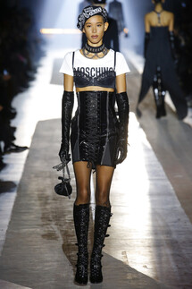 Moschino FALL 2018 MENSWEAR Milan MFW коллекция Moschino осень 2018 мужская неделя моды в Милане Mainstyles